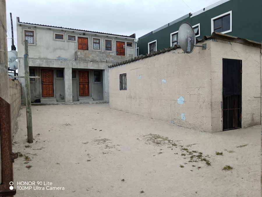 6 Bedroom Property for Sale in Mfuleni Western Cape